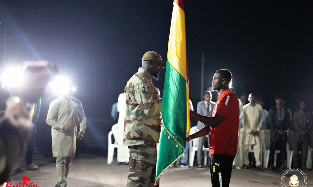 Syli: the team receives the flag at the special forces HQ